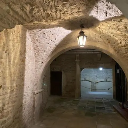 Idealement Situe Dans L'ecusson דירה נים